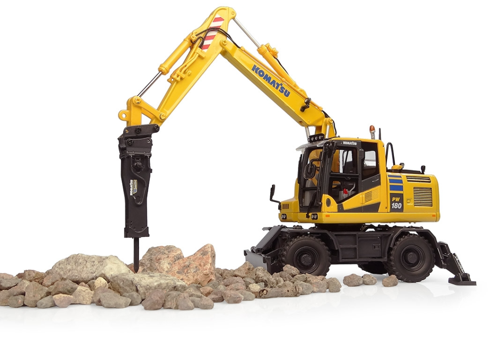 UH8163 koparka kołowa komatsu pw180-11 z łyżką i młotem - model w skali (1).png