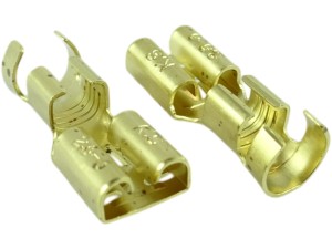 Złączka żeńska płaska 6,3mm, z zatrzaskiem, na przewód 4-6mm²